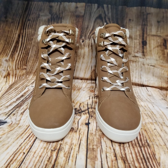Dr. Scholl's -NWOT- Madison Hike Hidden Wedge Women 7.5 Honey Faux Suede Boot - Picture 1 of 9